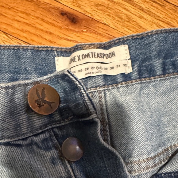 One Teaspoon Distressed Denim Women Shorts - Picture 3 of 4